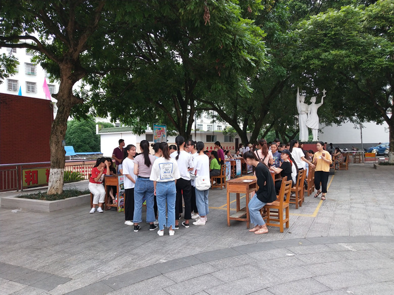 河池市巴马民族师范学校2019年顶岗实习双选会顺利举行