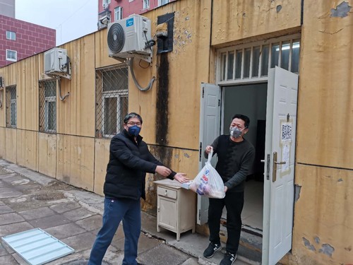 學院領導慰問隔離觀察后勤員工