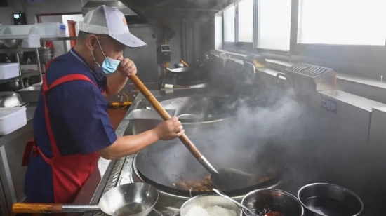 “保障师生‘舌尖上的安全’，严防预制菜进校园” | 我校开展校园食品安全专项检查