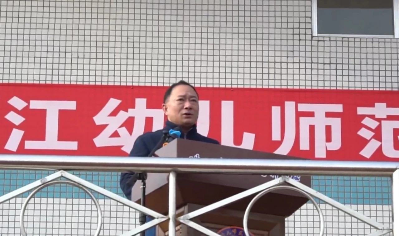 mmexport1577083439635.jpg 我校舉辦第三屆學生田徑運動會暨教職工趣味運動會