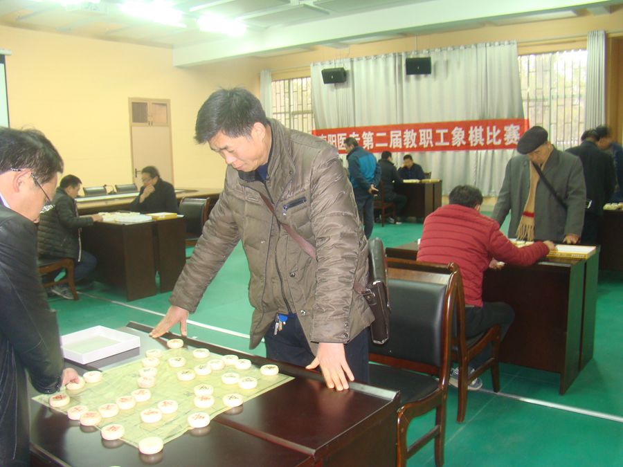 以棋会友，“棋”乐无穷--我校第二届教职工象棋比赛圆满收官