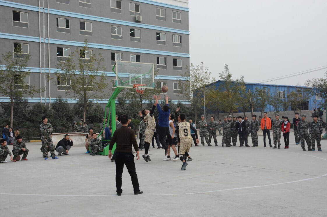 西安电力专修学院举行冬季篮球师生友谊赛