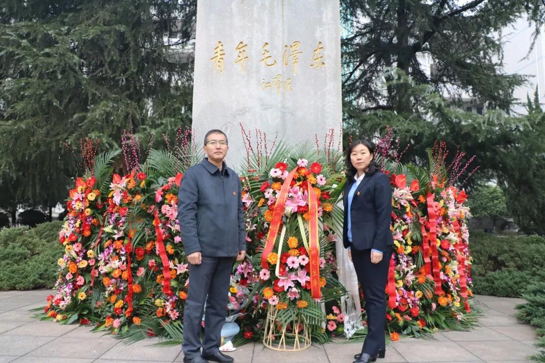 【献礼40年】学校开展“缅怀伟人功绩,传承革命精神”的主题学习活动