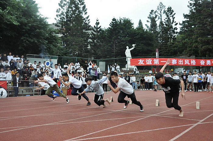 我校第三十六届田径运动会圆满落幕