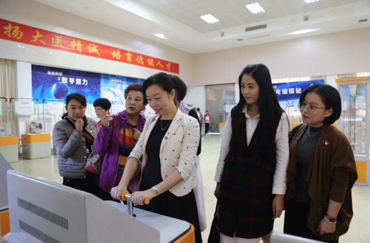 【生動的黨課】感受中醫魅力，重溫入黨誓言——中共霞山區委統戰部聯合黨支部黨員蒞臨我校開展黨員活動