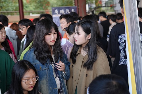 湖南省2023年大中城市秋季专场招聘会在学校举行