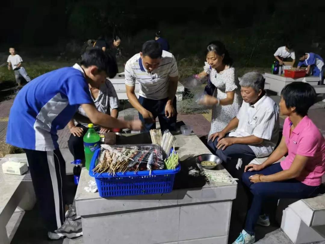 情浓浓，爱融融——宝山职校教职工集体生日会