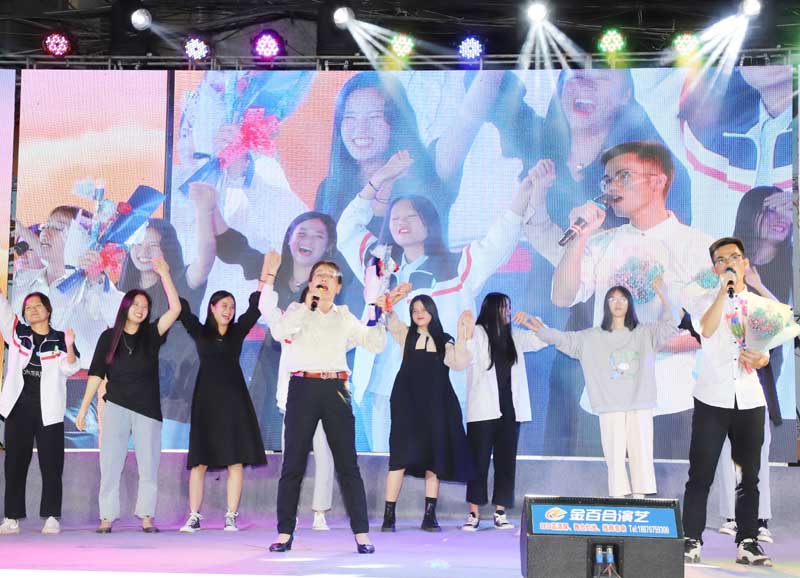 “唱我想唱，唱得响亮”——第三届校园演唱比赛精彩片段