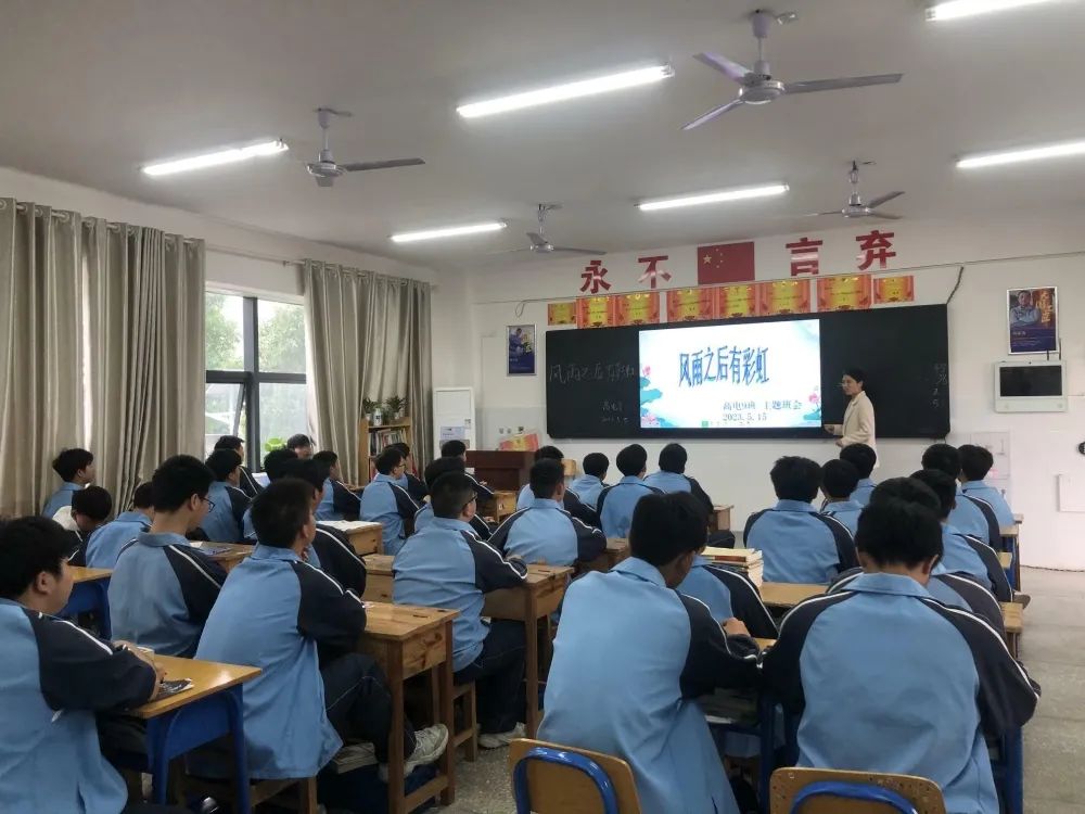 “生命你好”系列活動之——“聚焦生命健康 先鋒引領成長”優秀心理輔導員評比活動