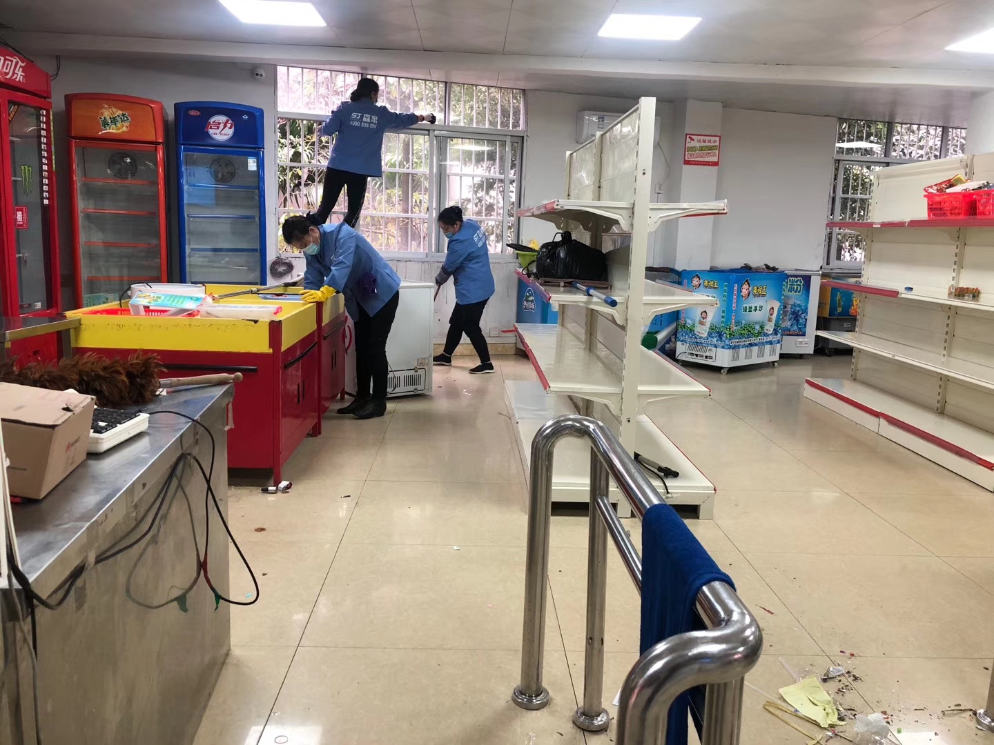 我校開展校園環境衛生全面清潔消毒