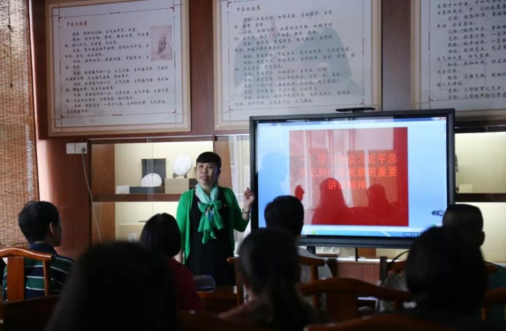 【生動的黨課】感受中醫魅力，重溫入黨誓言——中共霞山區委統戰部聯合黨支部黨員蒞臨我校開展黨員活動