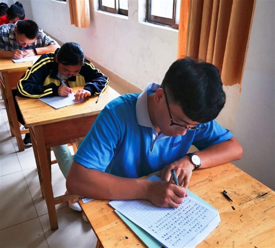 “我和我的祖國”現場作文比賽取得圓滿成功