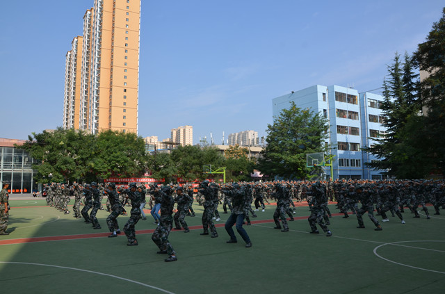 蘭州鐵路技師學院舉行2019級新生軍訓匯操表演