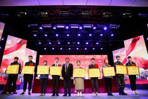 西安軍需工業(yè)學(xué)校2018-2019學(xué)年度先進個人、先進集體表彰大會圓滿結(jié)束