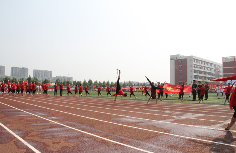 临沂市职业学校运动会 艺校学子展风采