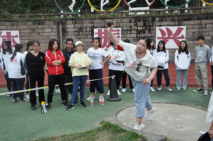 我校第三十六届田径运动会圆满落幕