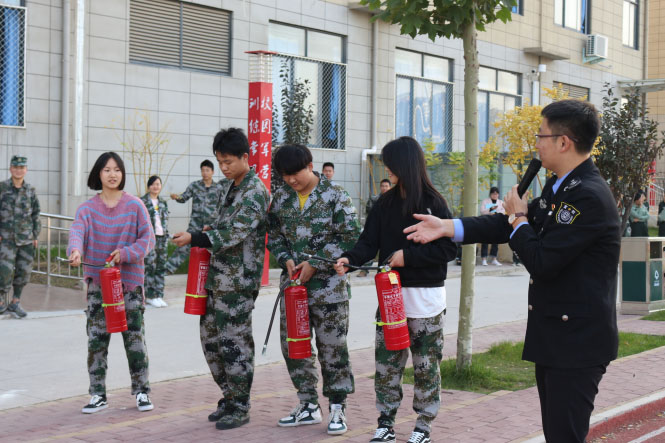 我校举行应急疏散、灭火演练和消防培训
