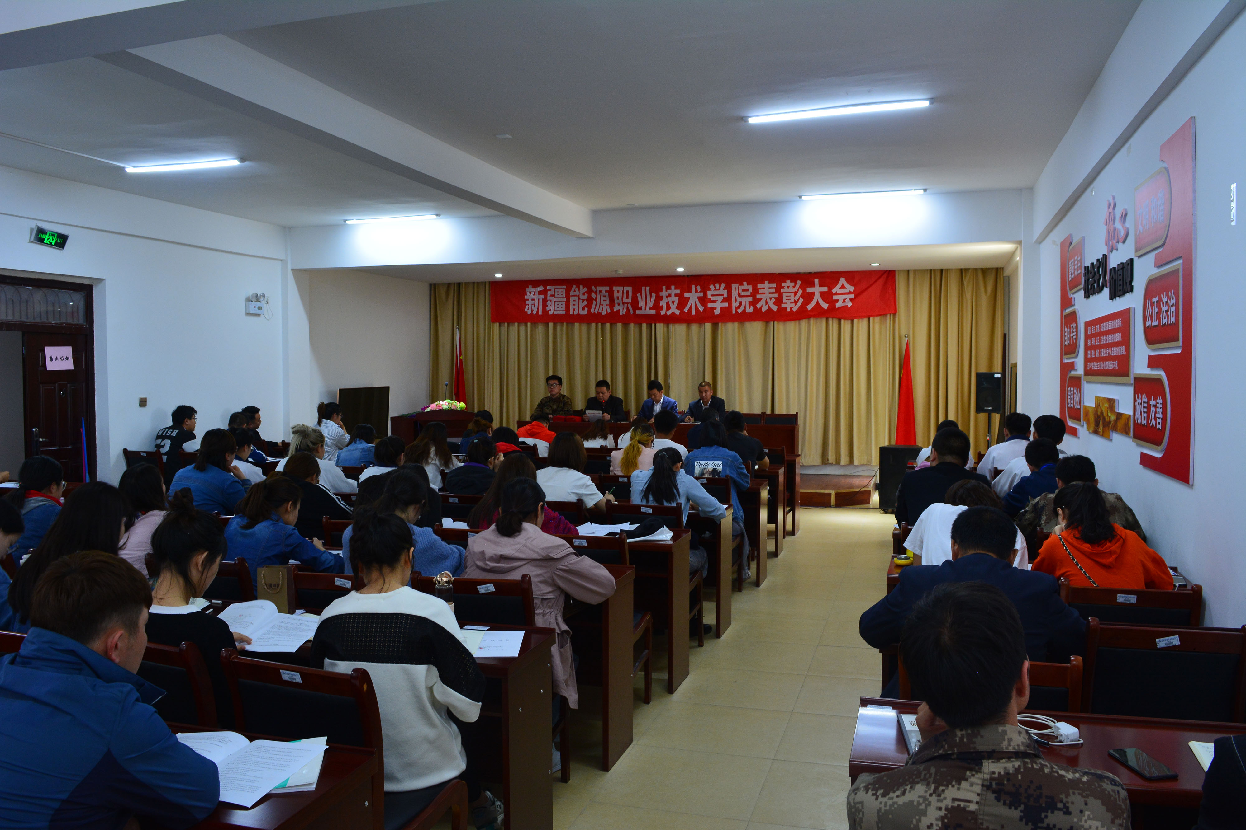 弘揚工匠精神,表彰技能標兵,播種職教希望