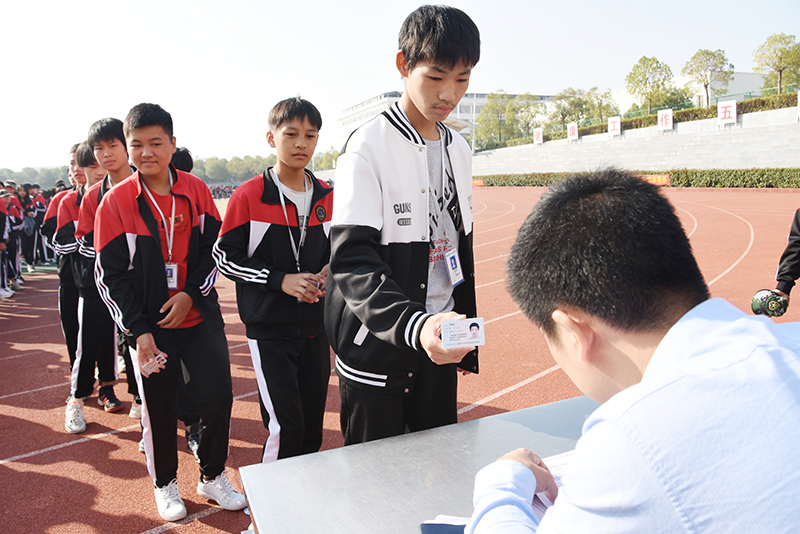 赣州市学生资助管理中心工作组来我校检查指导中职学生资助工作