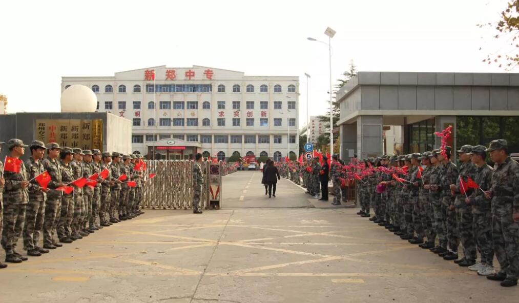 新郑中专举行2019年家长会