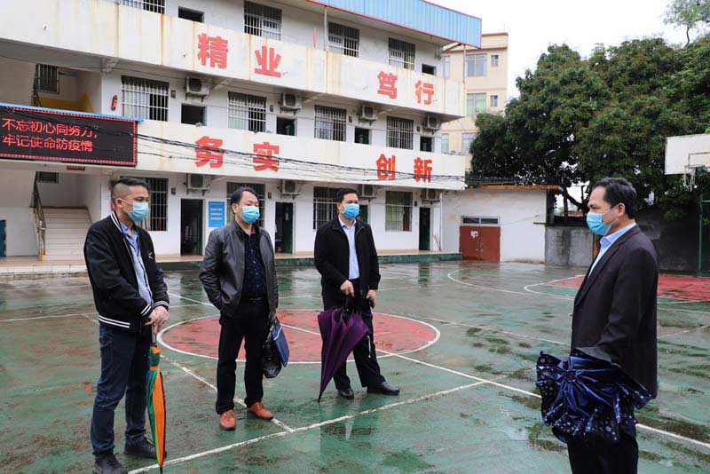 市教育局领导到我校核验和抽查开学准备工作——贵港市白云职业技术学校