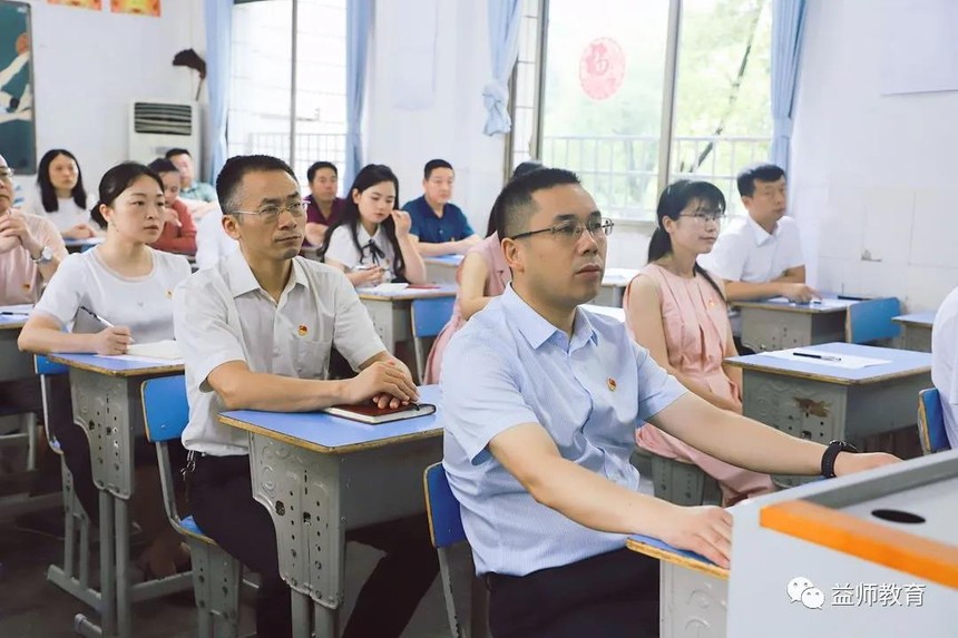 我校组织集中收看庆祝中国共产党成立100周年大会