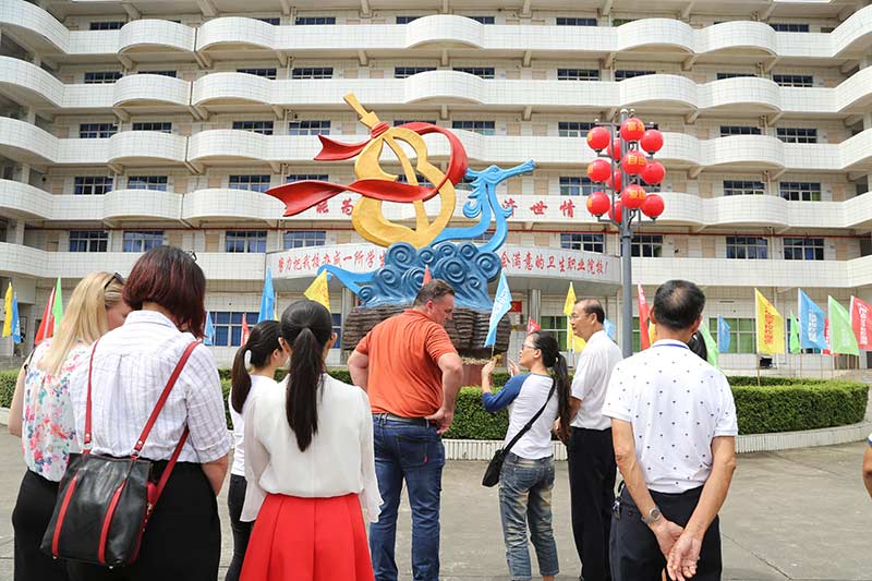 您好，老朋友！ 熱烈歡迎澳大利亞杰爾頓市市長申?偉恩?斯坦一行再次蒞臨我校