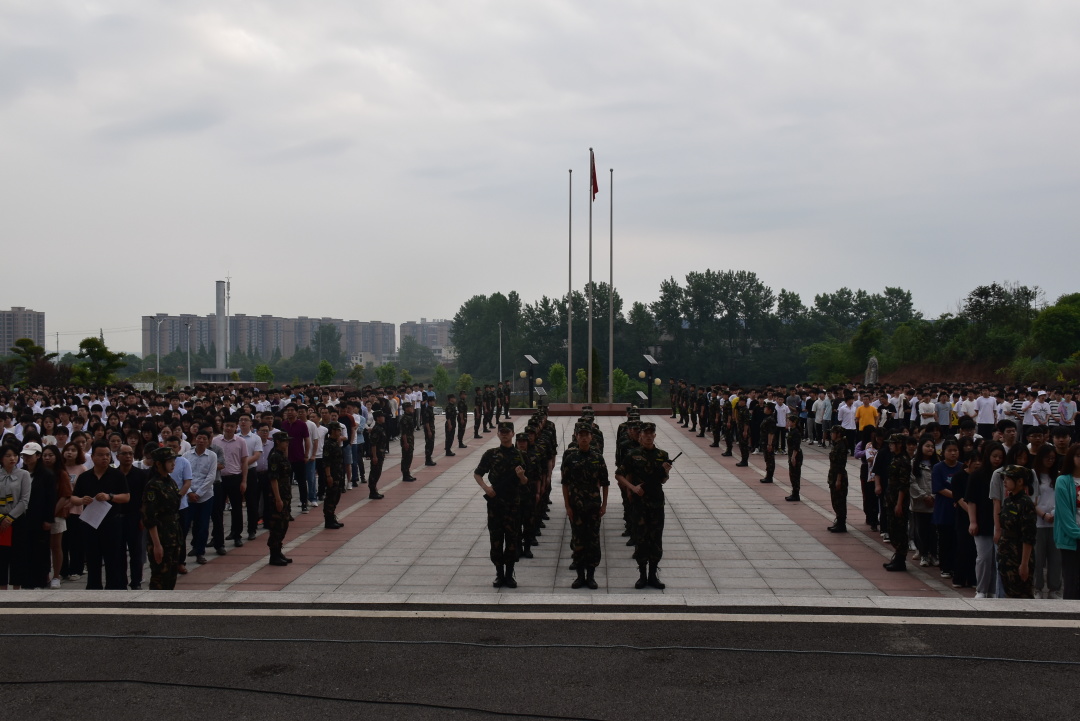 学习百年党史，弘扬“五四精神”，坚定理想信念——浏阳市中协高新科技学校举行升国旗仪式