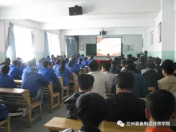 我院举办学习贯彻党的十九大精神专题报告会