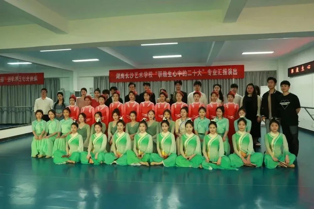 技能成才,匠心献礼——我校成功举办音乐、舞蹈专业汇报演出