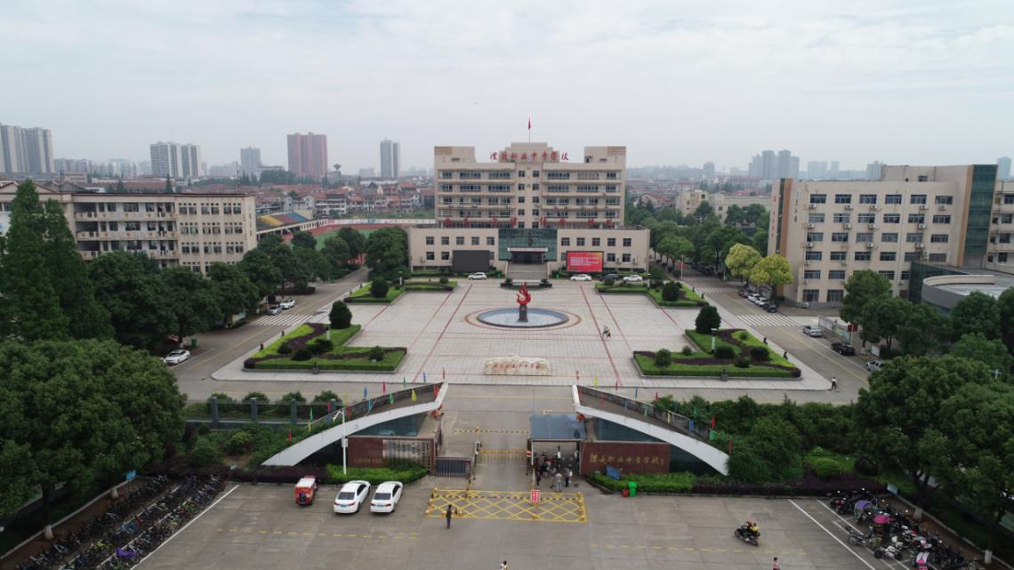 学校大门