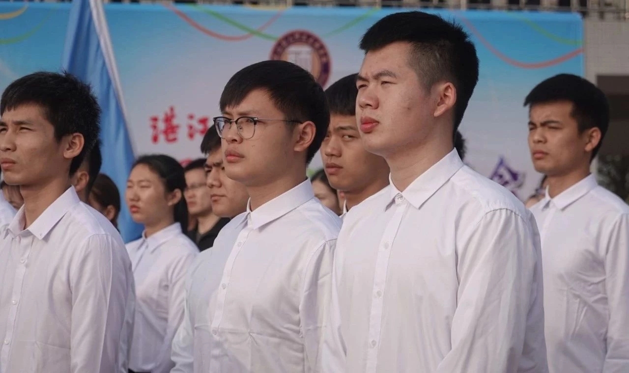 mmexport1577086715377.jpg 我校舉辦第三屆學生田徑運動會暨教職工趣味運動會