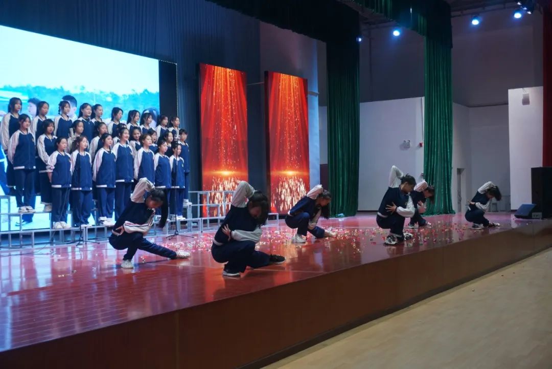 唱響青春·永遠跟黨走