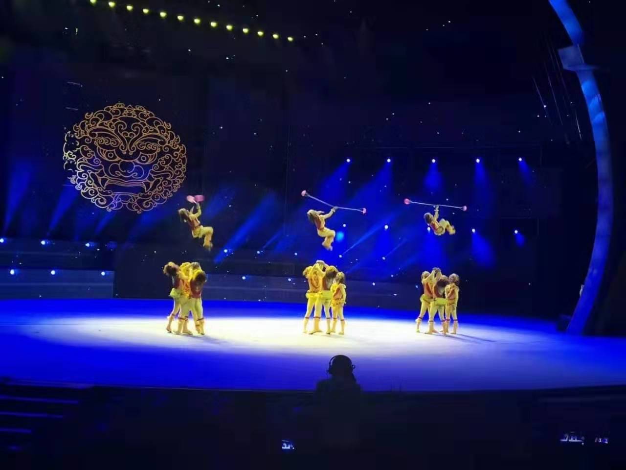 我校《凌云狮秀——流星》勇获第十七届杂技节金狮奖