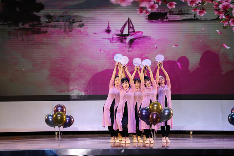 我校成功舉辦2020年 “逐夢新時代、奮進新征程”迎新年文藝聯歡會