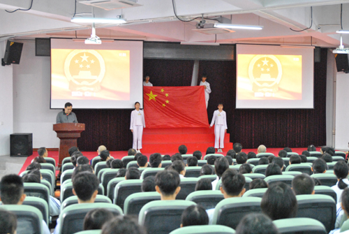 爭做學憲法、懂憲法、守憲法的好公民 ——我校組織學生開展“誓做憲法的守護者”主題宣傳教育活動