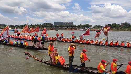 廣州潛水學校為番禺龍舟賽保駕護航