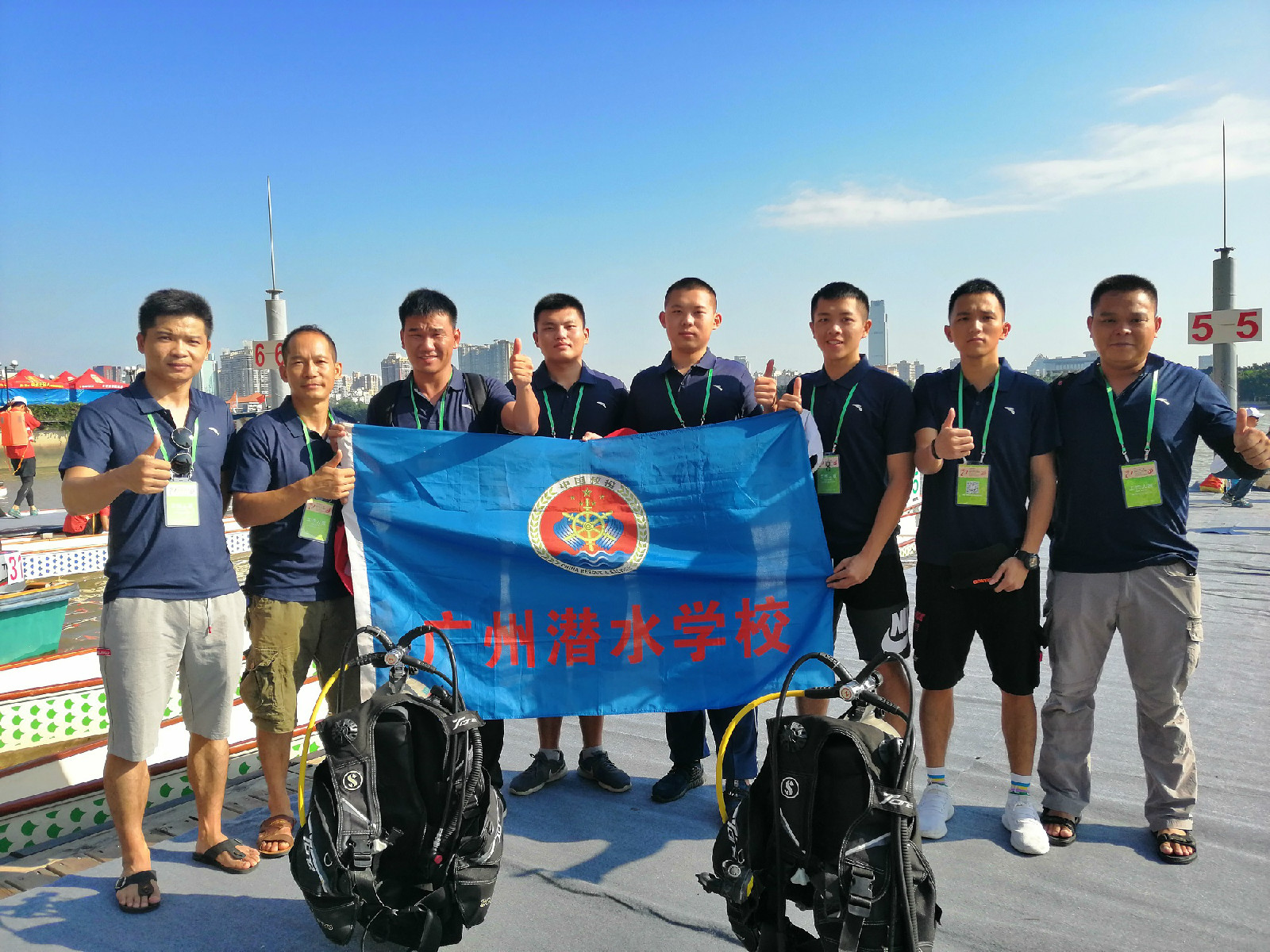 五洲百舸汇花城 潜校蛙人守护航