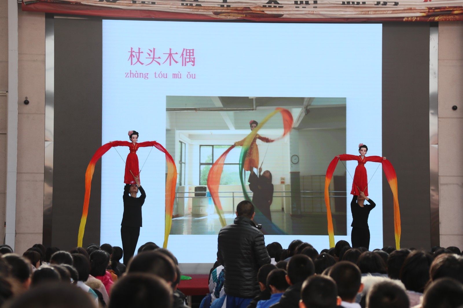上海戏剧学院附属戏曲学校到济南第三十四中学送课