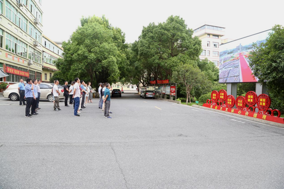 郴州工业交通学校组织全体干部职工积极收看庆祝中国共产党成立100周年大会