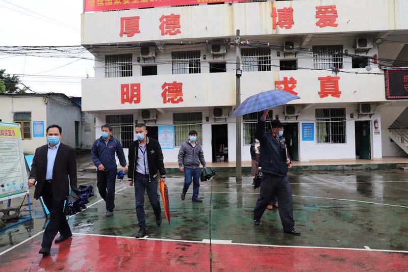 市教育局领导到我校核验和抽查开学准备工作——贵港市白云职业技术学校