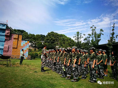 当青春撞上正步——记湘都学子军训特别报道