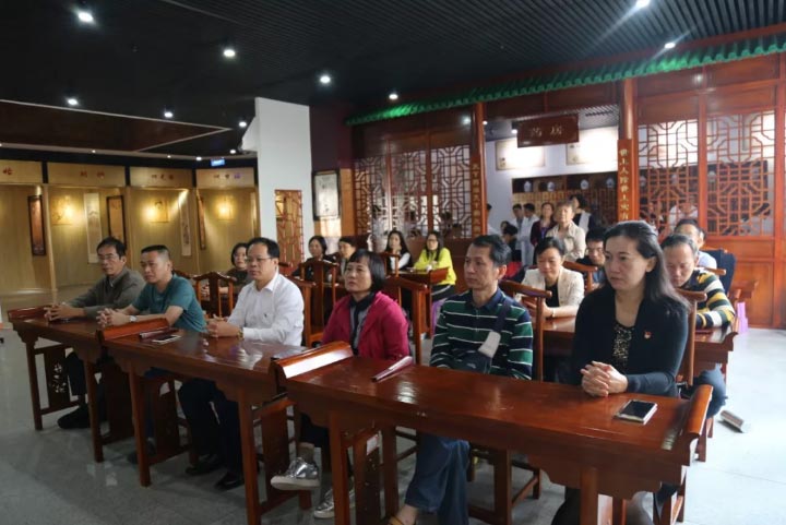 【生動的黨課】感受中醫魅力，重溫入黨誓言——中共霞山區委統戰部聯合黨支部黨員蒞臨我校開展黨員活動
