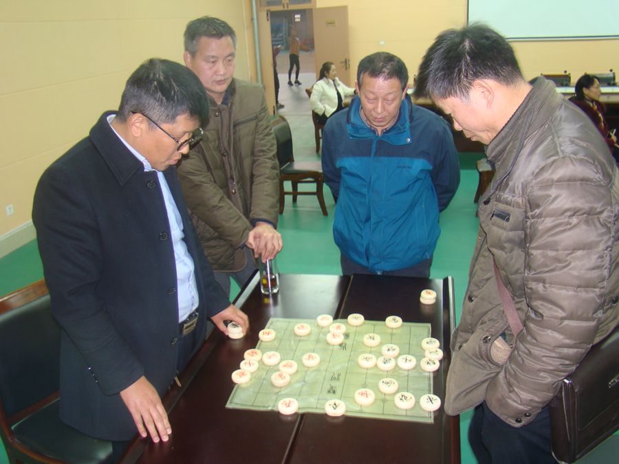 以棋会友，“棋”乐无穷--我校第二届教职工象棋比赛圆满收官