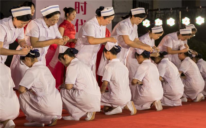 莆田卫校纪念“5.12”国际护士节暨护士生授帽仪式