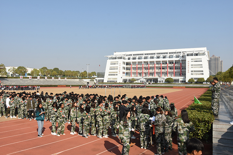 赣州市学生资助管理中心工作组来我校检查指导中职学生资助工作