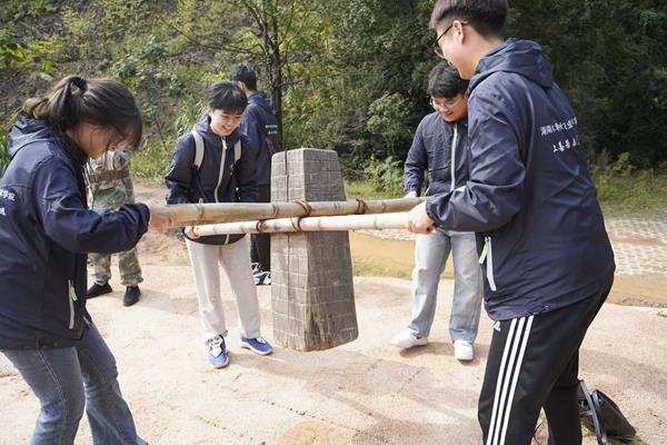 学校与攸县酒仙湖红色教育基地举行实践教育基地授牌仪式暨首次实践教育活动