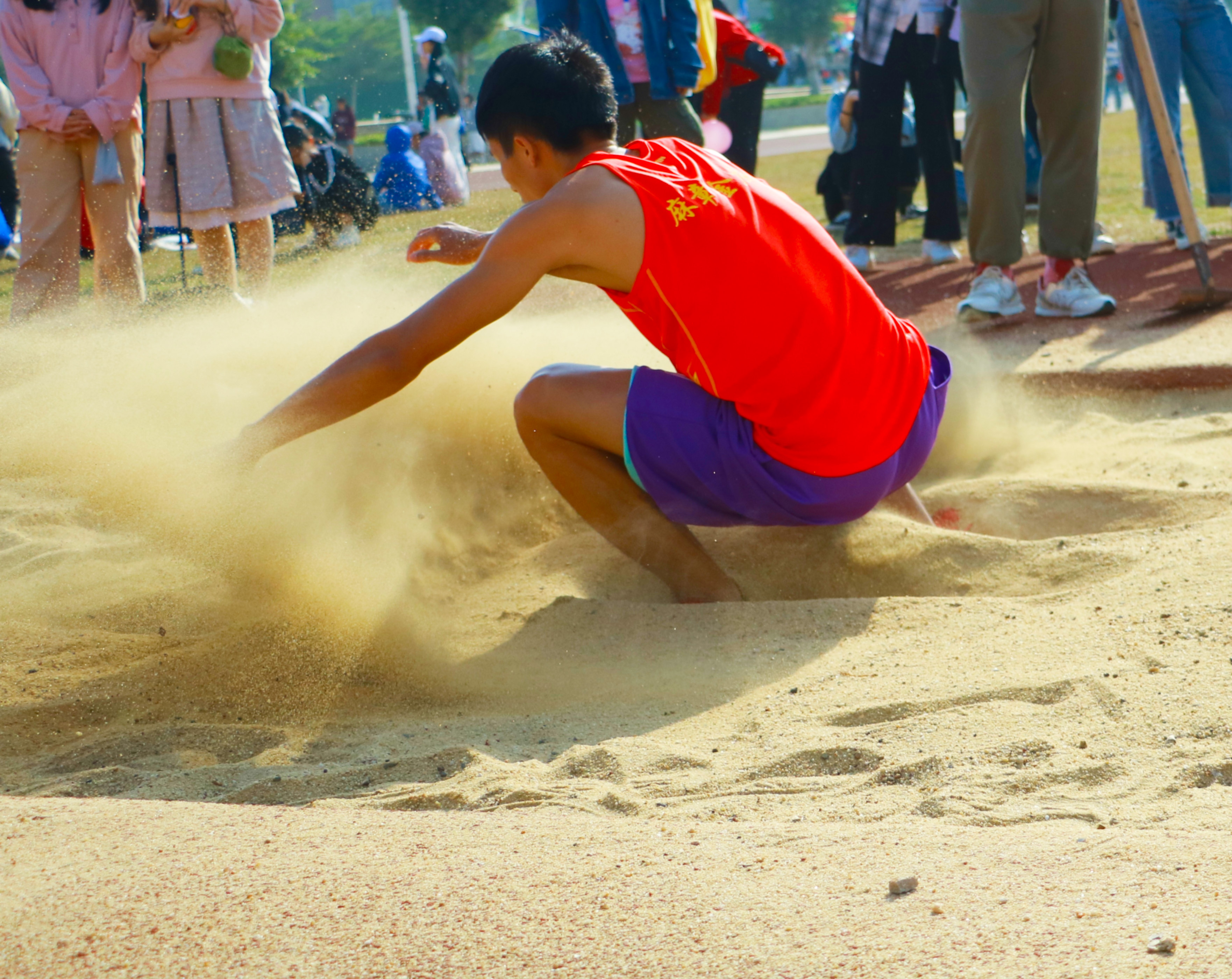 mmexport1576913403828.jpg 我校舉辦第三屆學生田徑運動會暨教職工趣味運動會