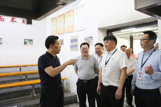 市长黎春秋一行来我校调研指导工作