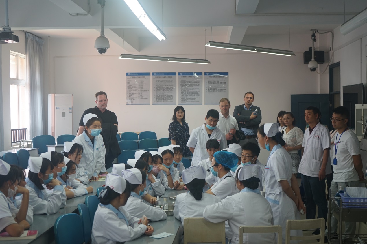 德國護理行業到我校洽談校際合作